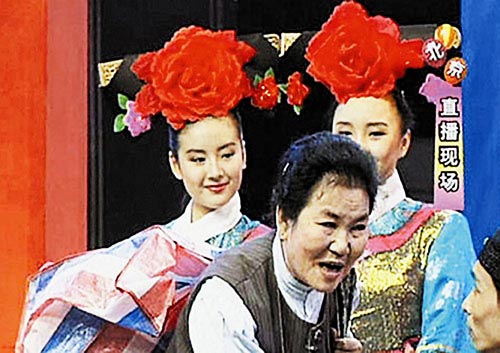 揭內地玉女董潔12年浮沉：首次登銀幕穿內褲亮相