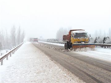 雪阻高速機場車站青島交通告急 28條高速路關閉