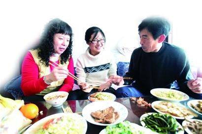 記者調(diào)查發(fā)現(xiàn)時(shí)間和金錢(qián)絆住回家的腳步 多數(shù)單位的探親假有名無(wú)實(shí)