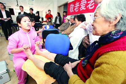 記者調(diào)查發(fā)現(xiàn)時(shí)間和金錢(qián)絆住回家的腳步 多數(shù)單位的探親假有名無(wú)實(shí)