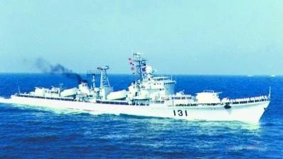 原文配圖：原東海艦隊(duì)所屬的驅(qū)逐艦131“南京”號(hào)改建成海監(jiān)執(zhí)法船，轉(zhuǎn)為中國海監(jiān)東?？傟?duì)屬下。