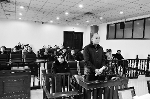 顏承魯庭審現(xiàn)場。 本報(bào)記者 郭玉紅 攝