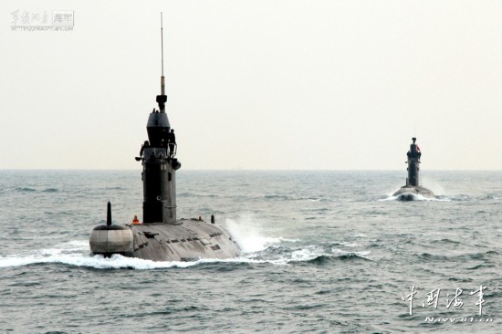北海艦隊某潛艇支隊將多艘潛艇拉到陌生海域，組織潛潛、潛艦等近似實戰(zhàn)的對抗演練。