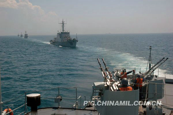 資料圖：中國(guó)海軍某獵潛艇大隊(duì)機(jī)動(dòng)反潛演練。