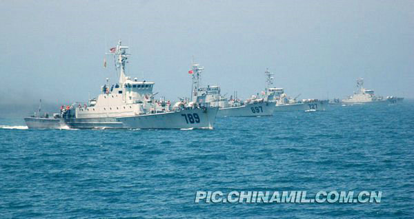 資料圖：中國(guó)海軍某獵潛艇大隊(duì)機(jī)動(dòng)反潛演練。