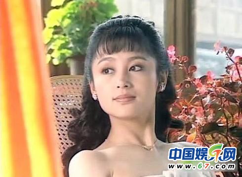 45歲陳紅逆生長：18歲貌似張柏芝 越老越愛低胸裝