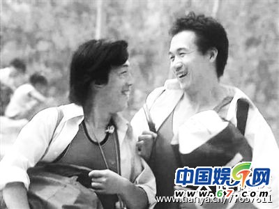 鄭嘉穎唱歌 黃渤教舞蹈 揭一線男星入行真實(shí)身份