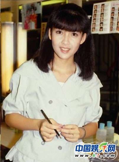 “不老玉女”周慧敏開唱秀“事業(yè)線”