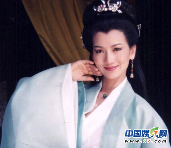 熒屏花語(yǔ)：古裝美人爭(zhēng)相斗艷 劉詩(shī)詩(shī)美艷如櫻花范冰冰嬌媚如睡蓮
