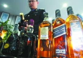 酒販勾兌假酒供應酒吧 瞄準芝華士青島等品牌