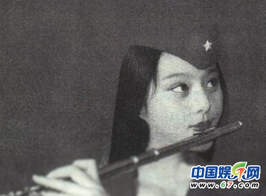 范冰冰16歲坦胸中空寫真
