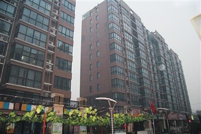 蘭亭公司開發(fā)的蘭亭名苑的17、18號樓，“房妹”的部分房產就在這兩棟樓。