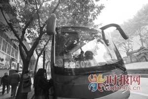 市民可以在乘車前做好少喝水、先上廁所的準備，避免出現(xiàn)類似的尷尬局面
