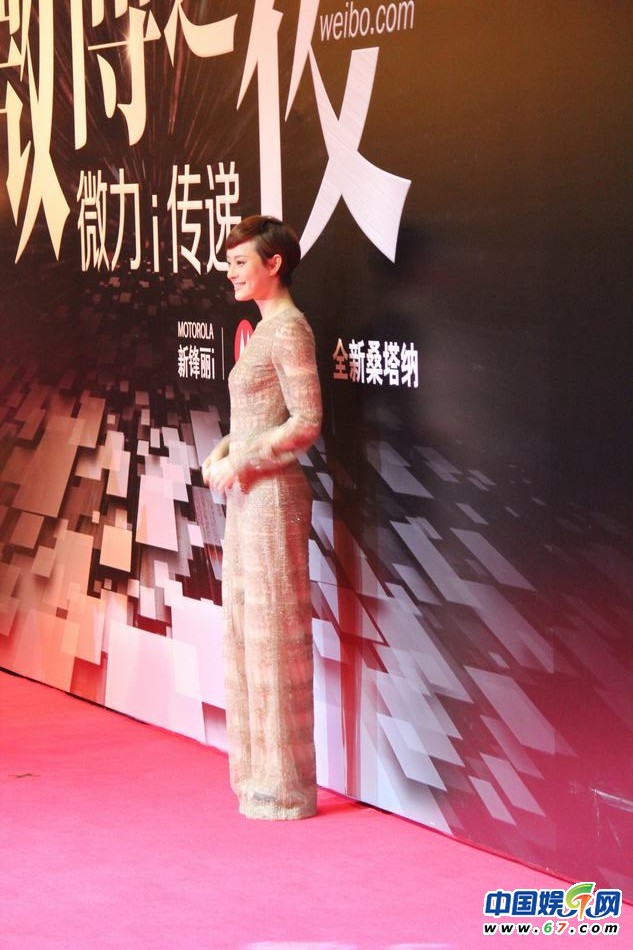 三代女神低胸?fù)岀R 姚晨挺大肚王力宏當(dāng)眾開(kāi)黃腔