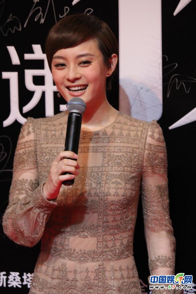 三代女神低胸搶鏡 姚晨挺大肚王力宏當眾開黃腔