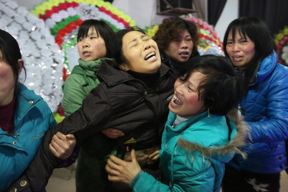 湖南十萬民眾悼念為保護(hù)學(xué)生殉職校長(zhǎng)