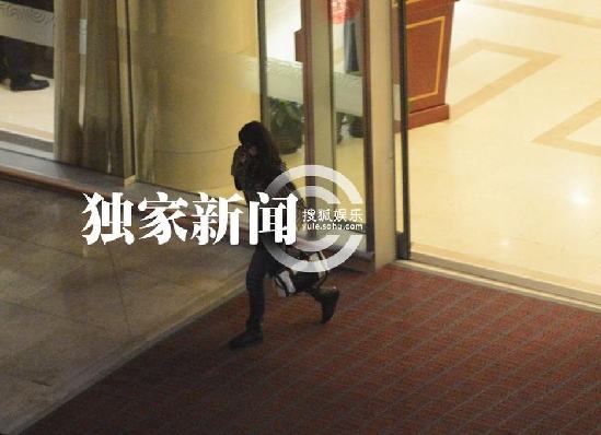 大S深夜獨自抵京 汪小菲豪車摘軍牌似因“萬達公子”