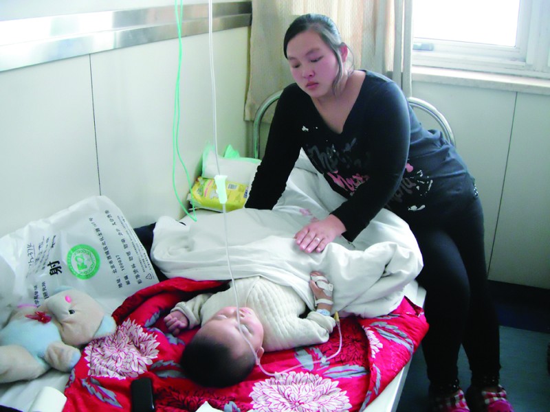 兩歲三個月男童患有先心病、肺炎、動脈瘤、顱內(nèi)出血和顱內(nèi)感染住院治療費用壓垮整個家庭，希望好心人伸出援手救救病危孩子