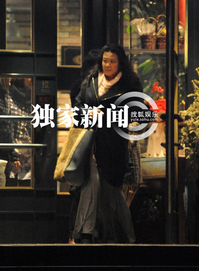 汪小菲攜母吃飯“問計(jì)” 飯后打包送嬌妻
