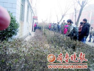 出事后,不少學(xué)生議論紛紛。