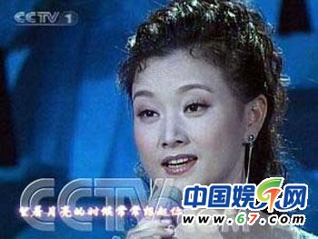 宋祖英確認(rèn)加盟蛇年春晚 連登24屆春晚造型大回顧(組圖)
