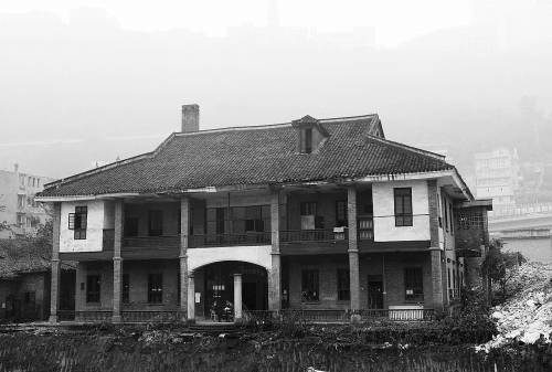 2009年2月3日，重慶渝中區(qū)李子壩，劉湘公館成“孤島”。陳慶/CFP