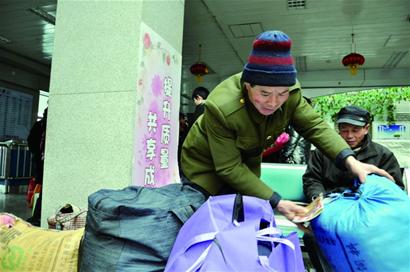 近八成受訪農(nóng)民工認(rèn)為青島是個打工的好地方 過去一年他們的平均月工資在三四千元