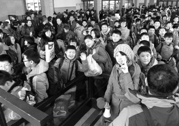 春運半數(shù)受訪者未買到票 發(fā)車前12306有千余票