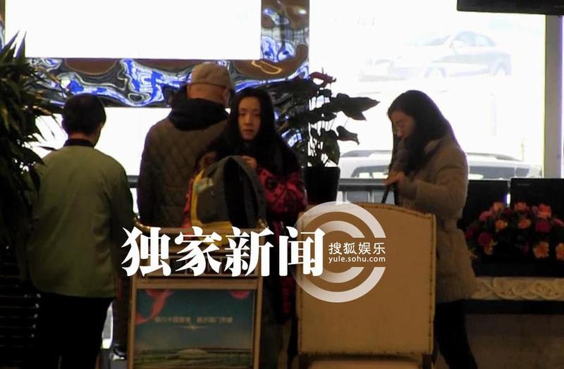 徐崢陶虹攜女甜蜜度假 陶虹逗女兒盡顯溫情 徐崢陶虹攜女甜蜜度假 陶虹逗女兒盡顯溫情