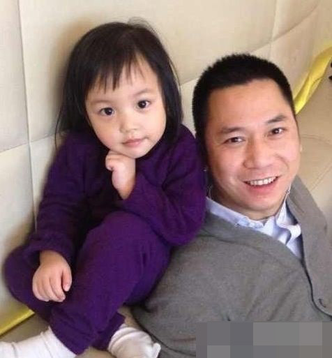趙薇攜小四月與王菲兩女就餐 “三姐妹”一見(jiàn)如故