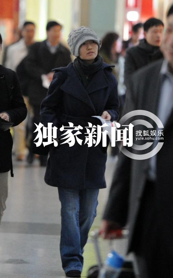追星：孫儷獨(dú)抱愛子父親接機(jī) 何潔被“鎖喉”秀恩愛柴靜黑臉離京