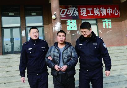 大學(xué)生借包車騙百人票款 潛伏QQ群偵查警方動(dòng)向