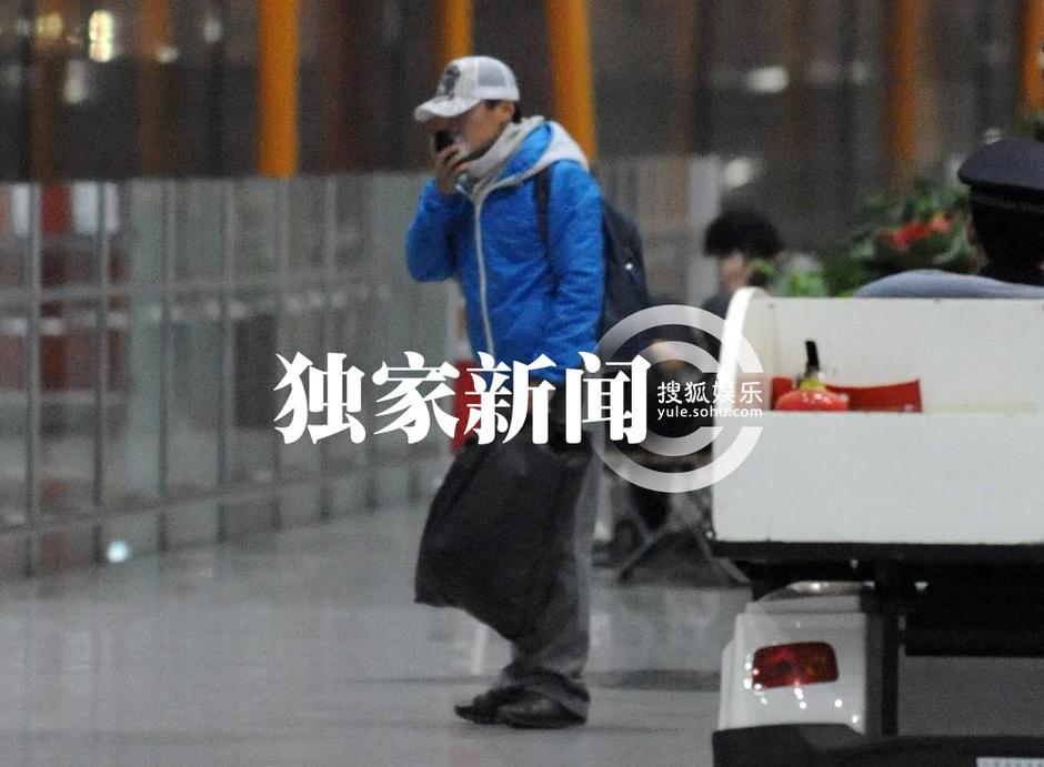 王寶強(qiáng)低調(diào)回京 愛(ài)妻開(kāi)豪車(chē)接機(jī)共返愛(ài)巢