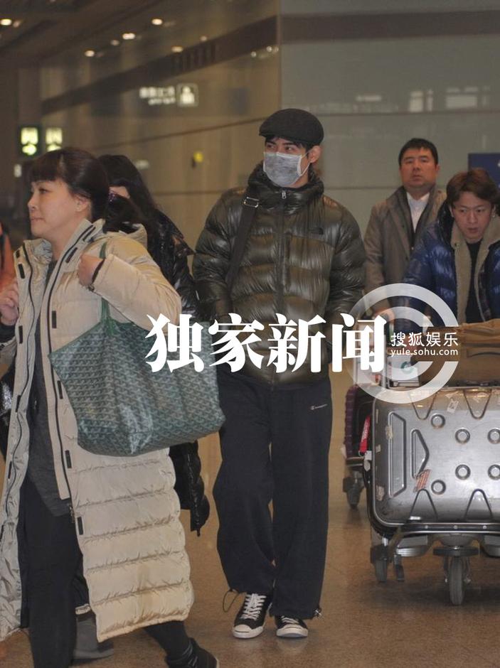 F4北京團(tuán)聚“兄弟”撈金千萬 網(wǎng)友：花美男變大叔