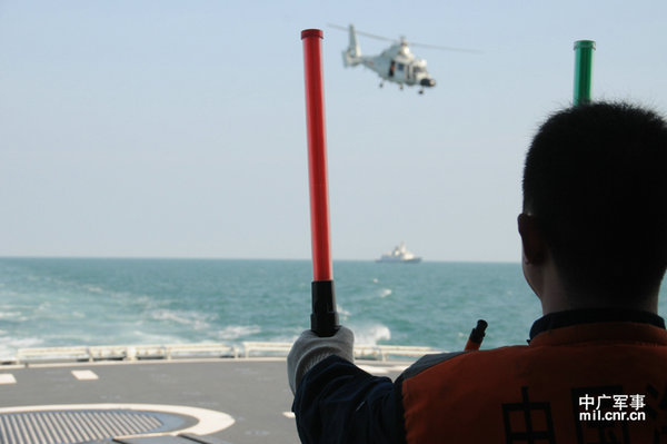 資料圖：艦載直升機起飛升空。