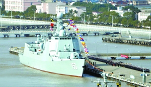 據(jù)新華社青島艦2月1日電由海軍北海艦隊3艘軍艦組成的中國海軍艦艇編隊，2月1日11時40分許按照預(yù)定計劃通過巴士海峽，進(jìn)入我國南海海域。