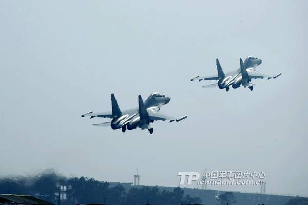 資料圖：南空航空兵精確打擊中遠(yuǎn)距離目標(biāo)。