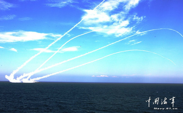 東海艦隊連續(xù)抗擊空中目標。