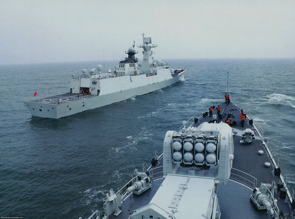 資料圖：煙臺艦與友艦編隊航行。
