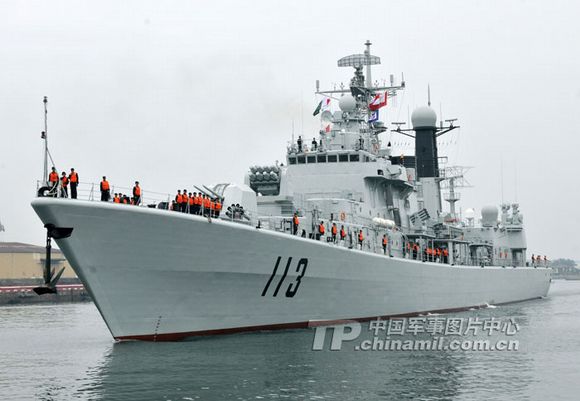 資料圖：中國(guó)海軍“青島”號(hào)導(dǎo)彈驅(qū)逐艦。