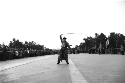 昨日上午，天壇公園上演清代祭天儀式，320人表演隊(duì)伍為歷年之最。新京報(bào)記者 浦峰 攝