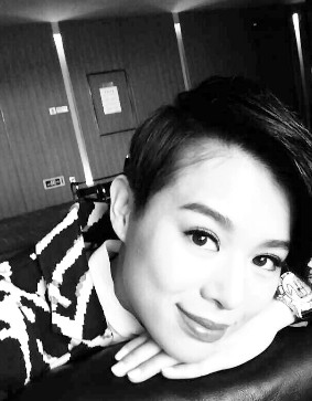 黃宗澤與戚薇草叢纏綿被拍 內(nèi)地拍戲風流勾女(組圖)