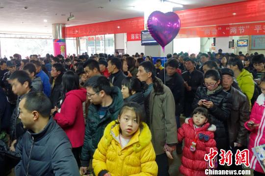 春節(jié)黃金周進(jìn)入尾聲 各地迎返程客流高峰