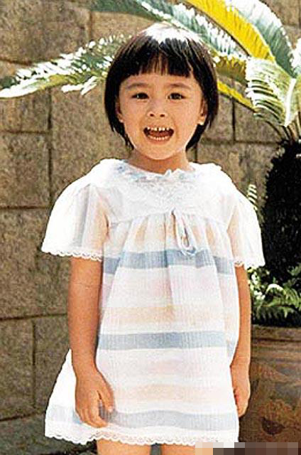 曝明星幼時(shí)舊照個個是小可愛