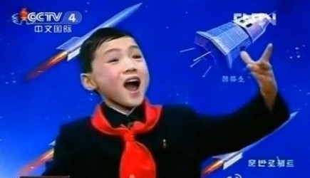 朝鮮少年歌頌火箭發(fā)射 表情夸張被調侃比龔琳娜還提神