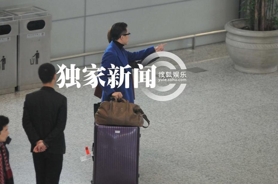 每日追星：鄧超摩登范與孫儷機(jī)場秀恩愛 馬伊琍豪車獨自接女