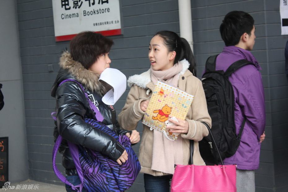 2013藝考外場(chǎng)曝光 考生相貌如“重慶選美”翻版湯唯吸睛