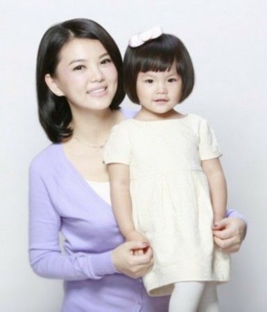 李湘趙薇黃奕女兒曝光 誰(shuí)家小公主最可愛(ài)