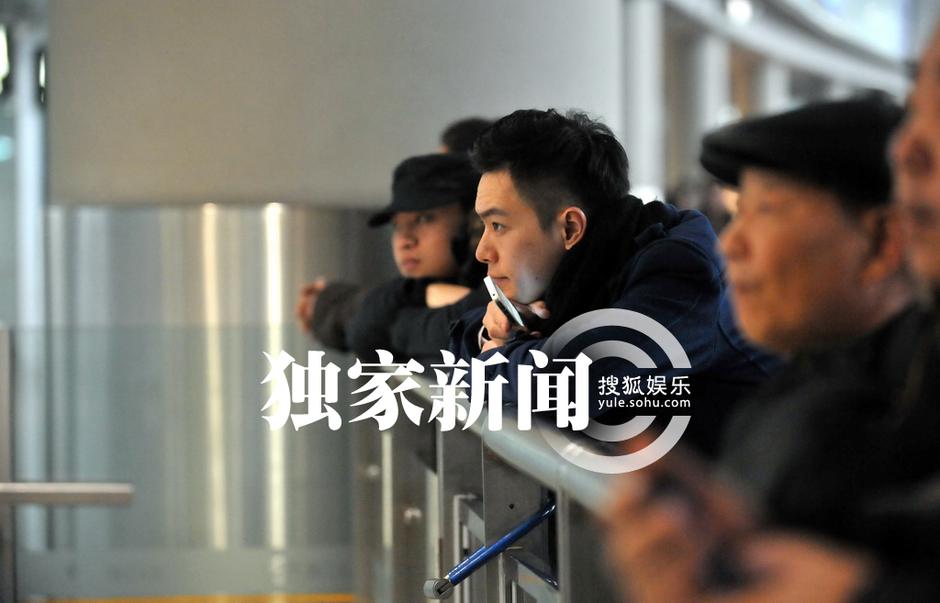 李彩樺富二代男友曝光 機(jī)場相擁