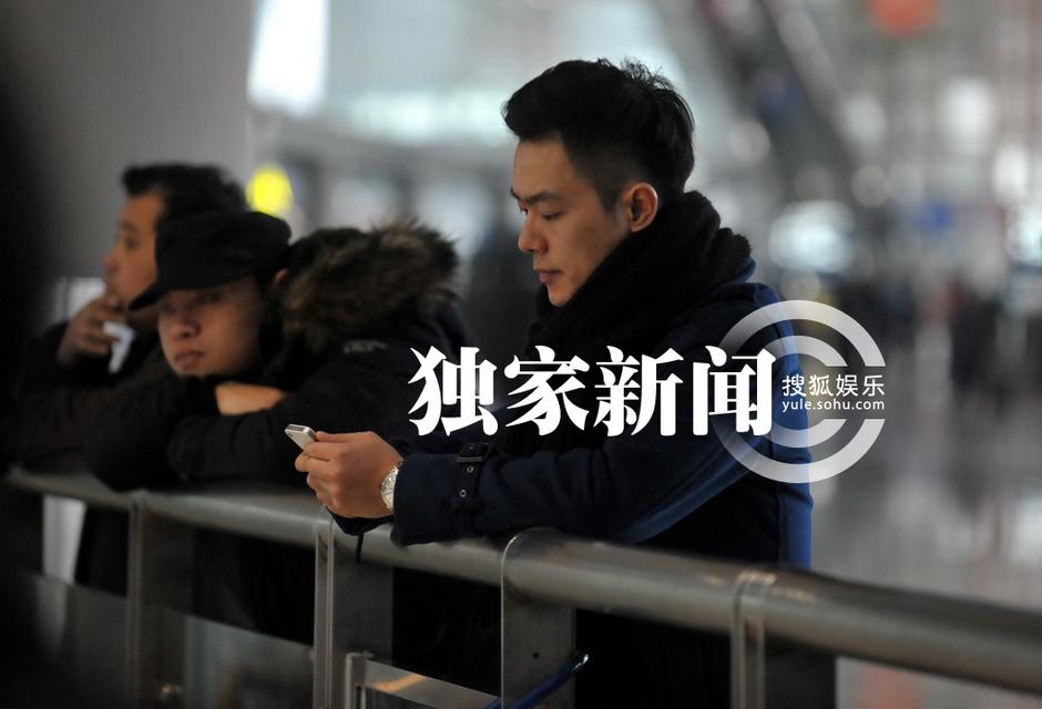 李彩樺富二代男友曝光 機(jī)場(chǎng)相擁